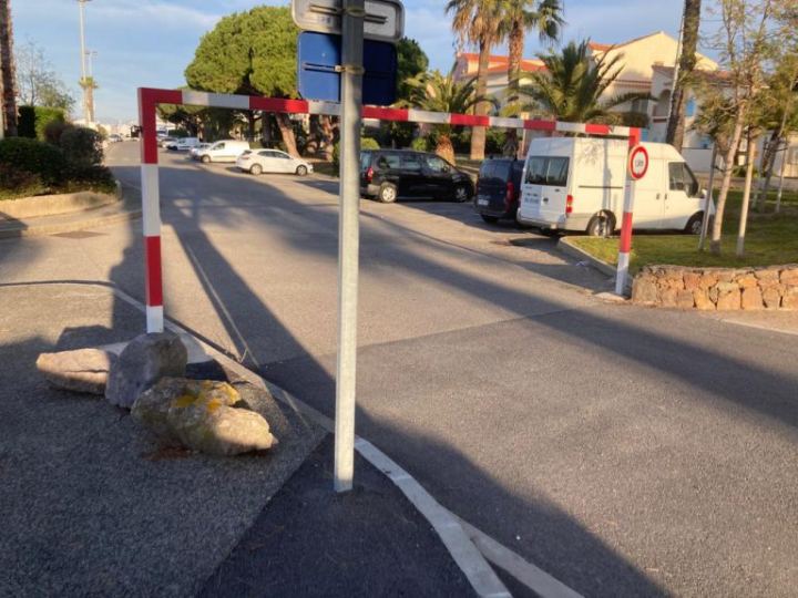 Publieke parking, het hele jaar (woning rechts)